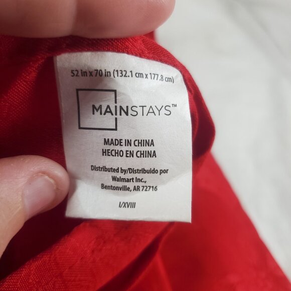 MainStays Rectangular Red Poinsettia Design Polyester Table Cloth Set of 4 52x70 - Picture 5 of 7